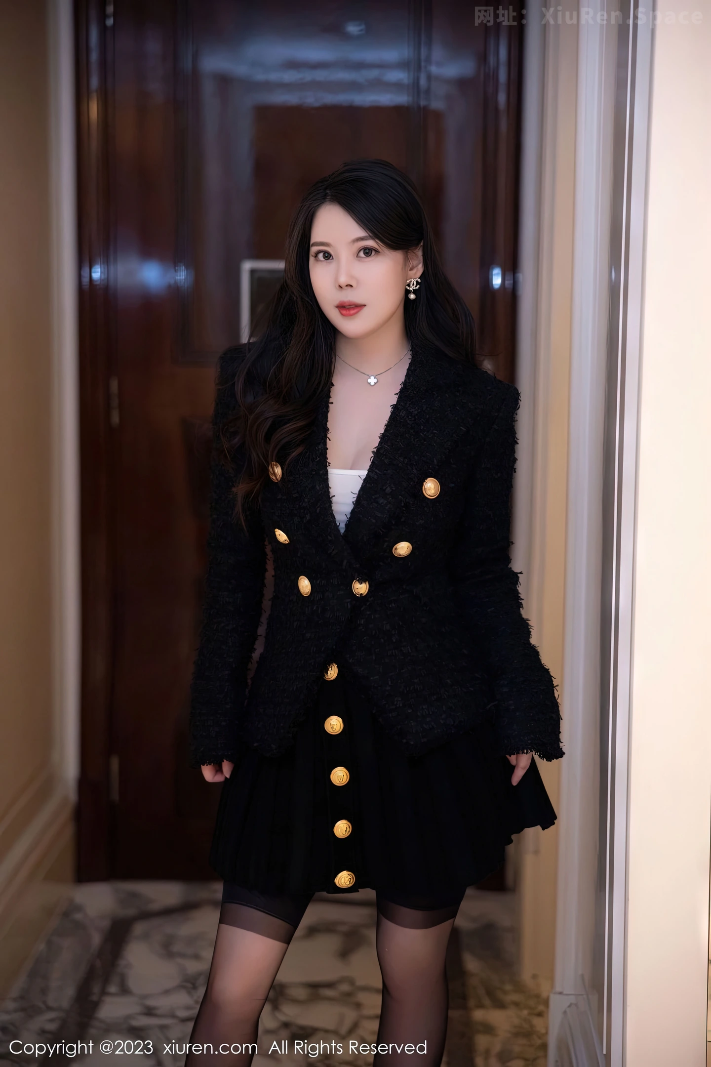 图片[2]-[XiuRen秀人网]2023.01.12 VOL.6126 林星阑 JK水手制服与白色蕾丝内衣加肉丝美腿性感私房写真集-秀人网官方网站